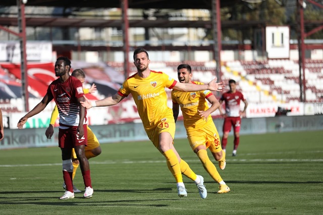 35.Dakikada Attamah'ın ortasına kafa ile topu filelere Uğur Demirok gönderdi 0-2