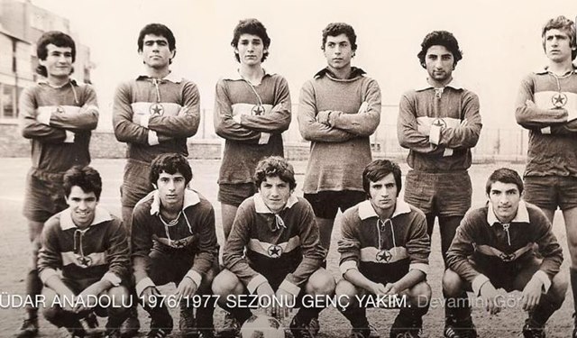 Üsküdar Anadolu 1976-1977 Mustafa Dil Oturanların Ortasındaki