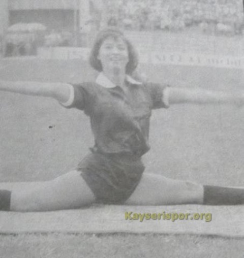 Dönemin Ünlü Danscısı Yasemin Evcim