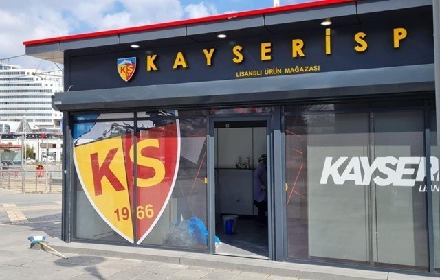 Kayserispor'un 1 Formasını Alacak Olursan Hangisini Tercih Edersin?