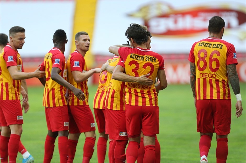 Kayserispor'un Maçın Kimle İzlemek İstersin?