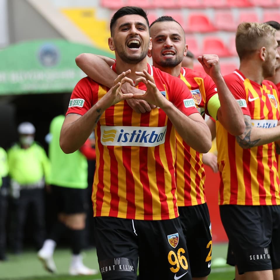 96 Daniel Avramovski  - 23 İlhan Parlak