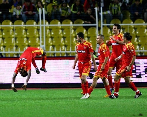 ✅ 2 Maçta / ⚽ 3 Gol Julius Aghahowa ve Taklaları