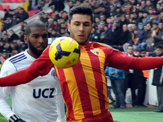 Sereno ve Alper Uludağ Kırmızı Kart Gördü.