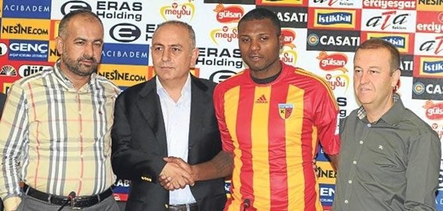 Marcello Zalayeta Kayserispor'a 2+1 Yıllık İmza Attı.