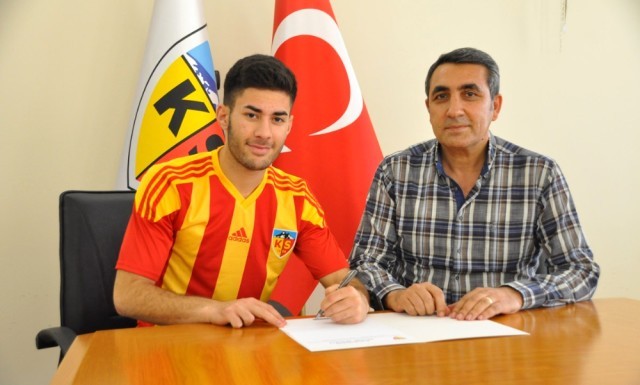 Kayserispor Erdal Öztürk ile 3 Yıllık Sözleşme İmzaladı.