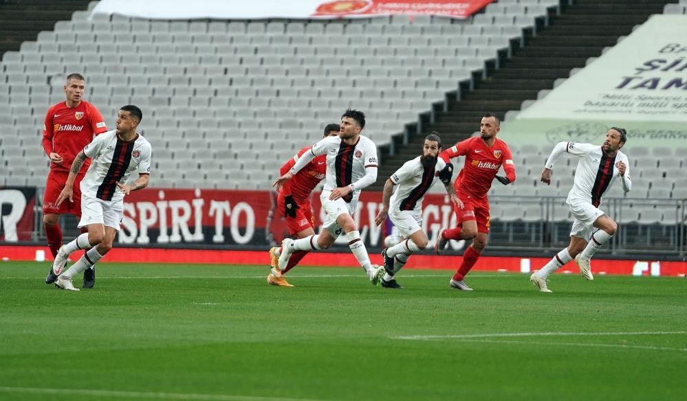 2020-2021 Süper Lig: F.Karagümrük 3-0 Kayserispor Maçı Foto Galerisi.