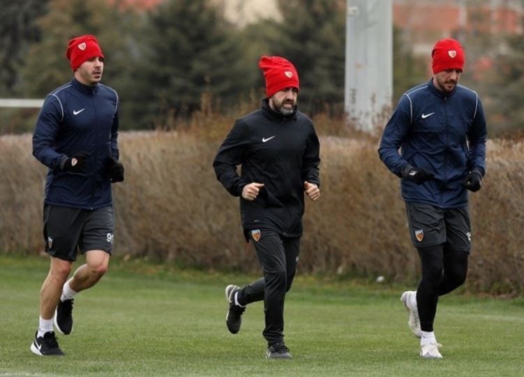 Kayserispor'da Maglica ve Uğur Demirok Ayrı Çalışmaya Başladı.