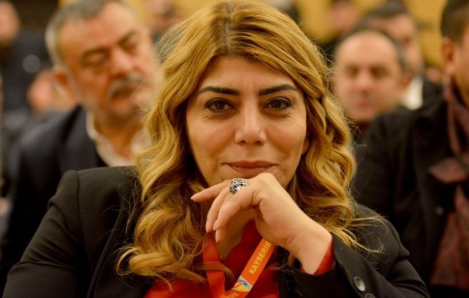 Kayserispor'da Tek Aday Berna Gözbaşı