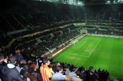 42.Dakikada Bazı Taraftarlar Sahaya Girdi.