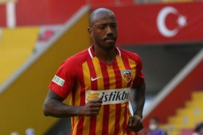 Kayserispor'lu Eski Futbolcu Manuel Fernandes, Apollon Smyrnis'e imza attı