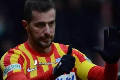 Kayserispor'lu Uğur Demirok Eyüpspor ile Anlaştı.