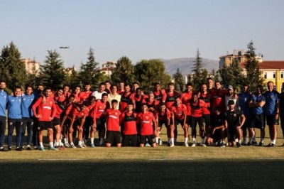 Barcelona’ya transfer olan Emre Demir veda ziyaretinde bulundu