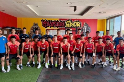 Kayserispor U16 takımı hazırlıklarına devam ediyor.
